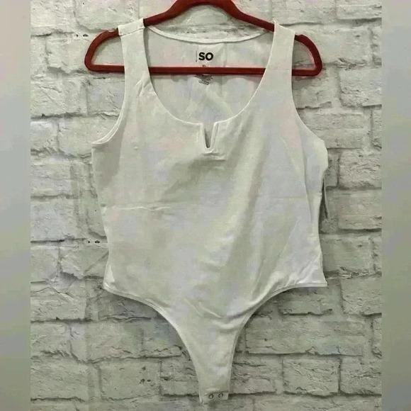 SO Women's JR White V-Neck Tank Bodysuit‎ JR:XL Snap Closure - Picture 2 of 5